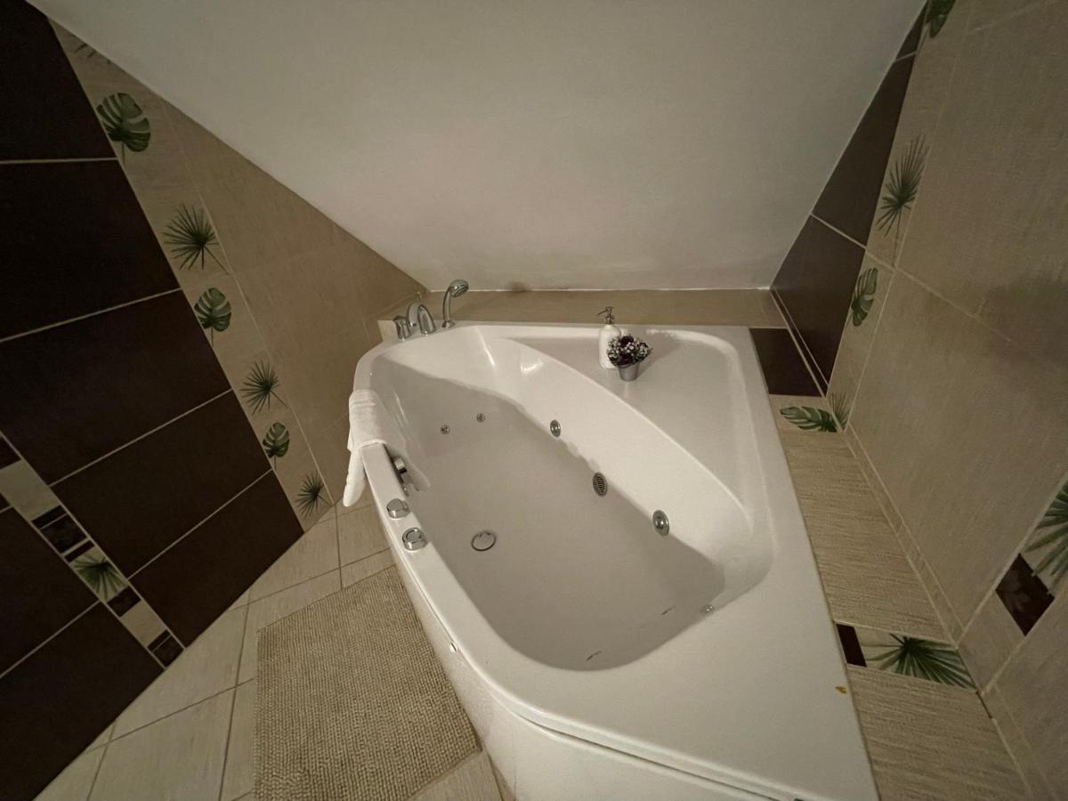 Hotel Tyrol I Restauracja Zycie Gruzji Osielsko Buitenkant foto