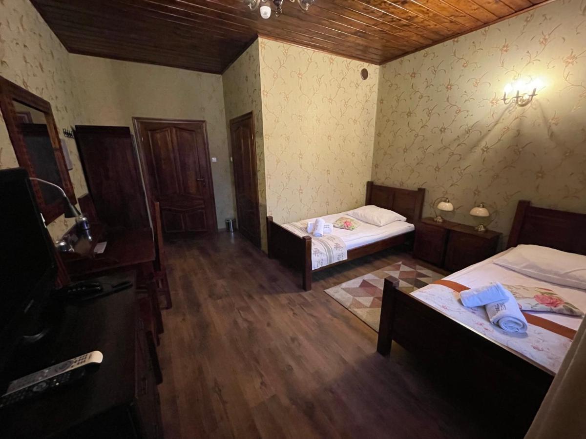 Hotel Tyrol I Restauracja Zycie Gruzji Osielsko Buitenkant foto